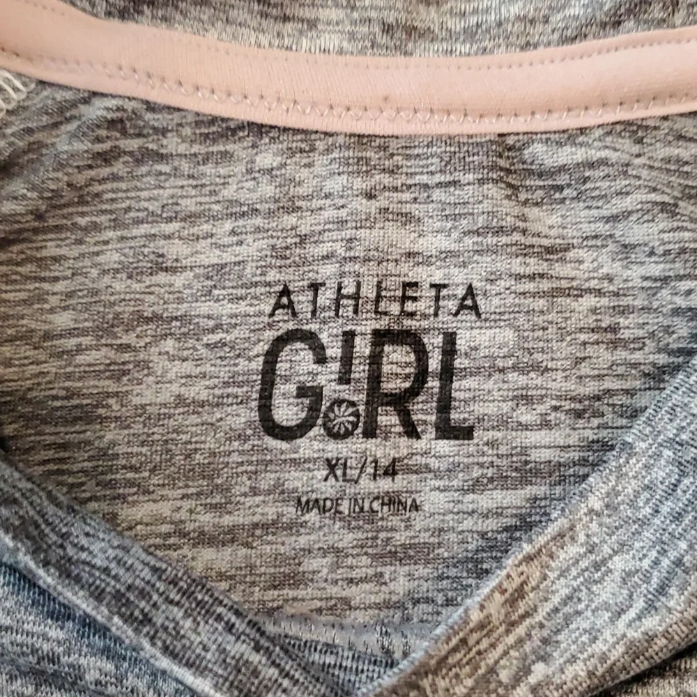 Girls Athleta girl gray active top size XL(14)